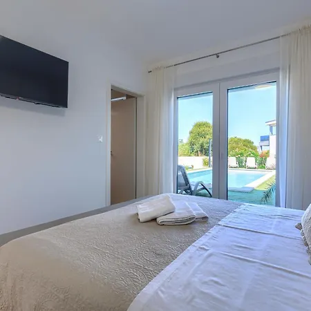 Dom wakacyjny Cordis By Interhome Pula